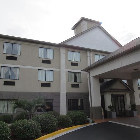 Baymont By Wyndham Columbia Fort Jackson Bagian luar foto