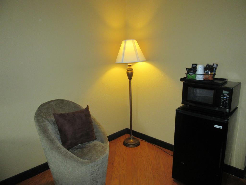 Baymont By Wyndham Columbia Fort Jackson Bagian luar foto