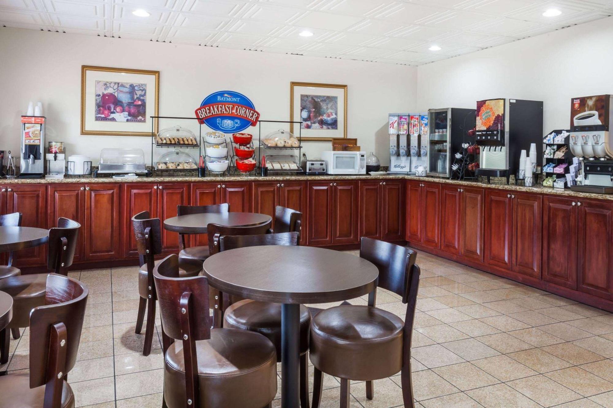 Baymont By Wyndham Columbia Fort Jackson Bagian luar foto