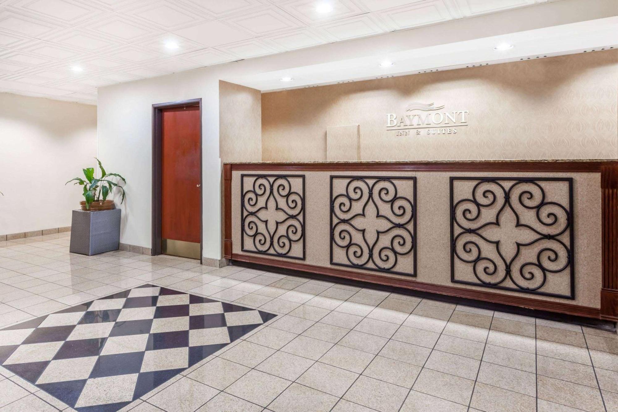 Baymont By Wyndham Columbia Fort Jackson Bagian luar foto