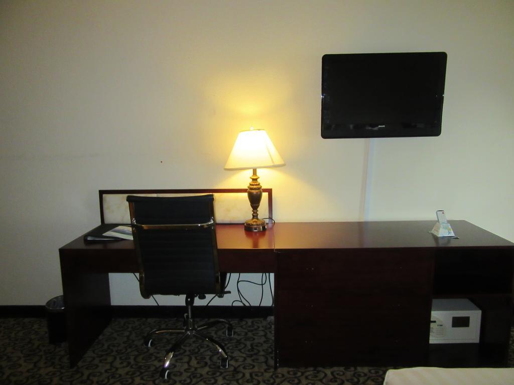 Baymont By Wyndham Columbia Fort Jackson Bagian luar foto