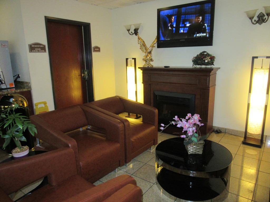 Baymont By Wyndham Columbia Fort Jackson Bagian luar foto