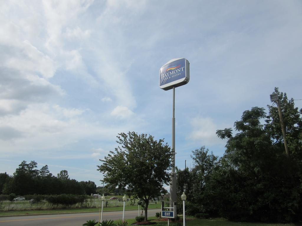 Baymont By Wyndham Columbia Fort Jackson Bagian luar foto