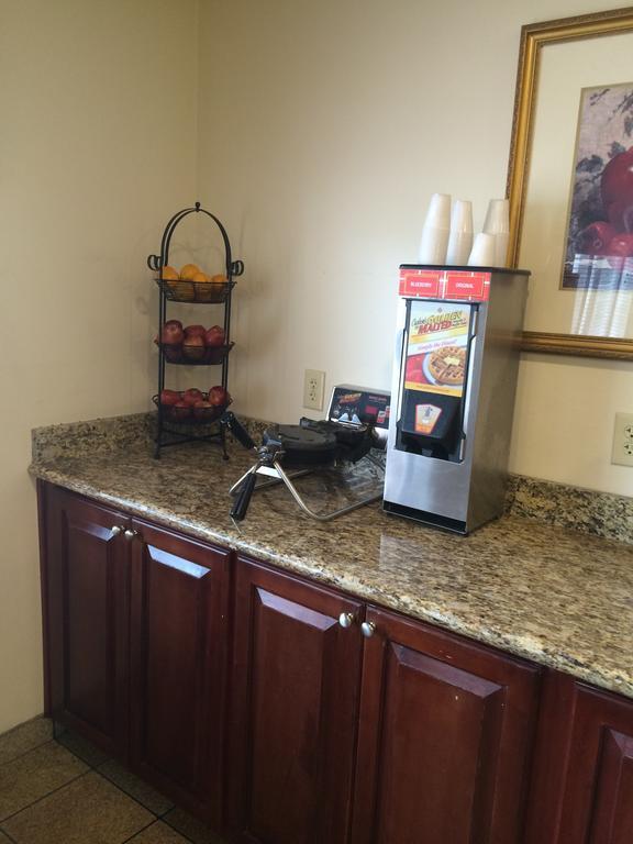 Baymont By Wyndham Columbia Fort Jackson Bagian luar foto