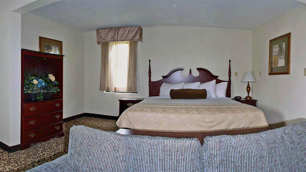 Baymont By Wyndham Columbia Fort Jackson Bagian luar foto