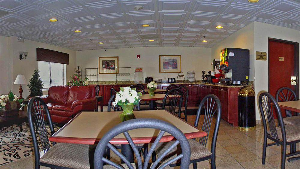 Baymont By Wyndham Columbia Fort Jackson Bagian luar foto